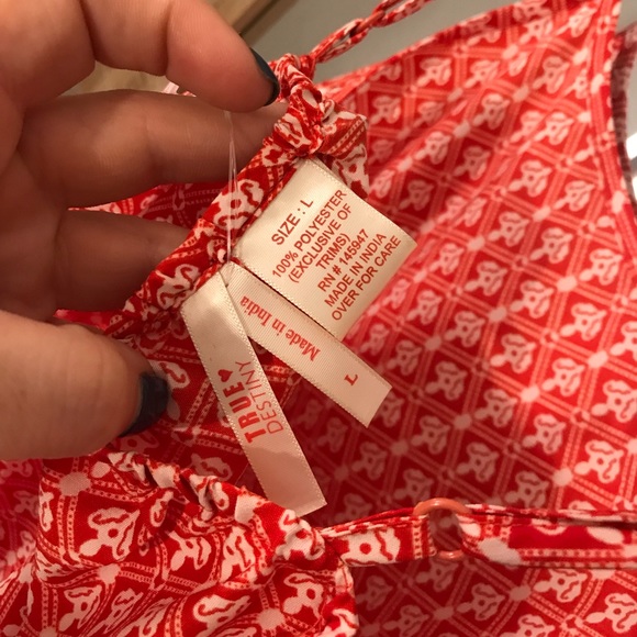 Red pattern print romper - Picture 4 of 4